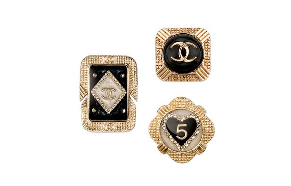 CHANEL / /
