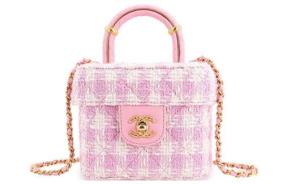 CHANEL /