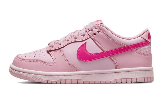 Nike Dunk Triple Pink