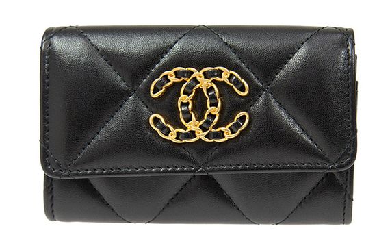 CHANEL 19Bag Logo