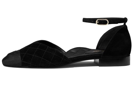 CHANEL Round Toe