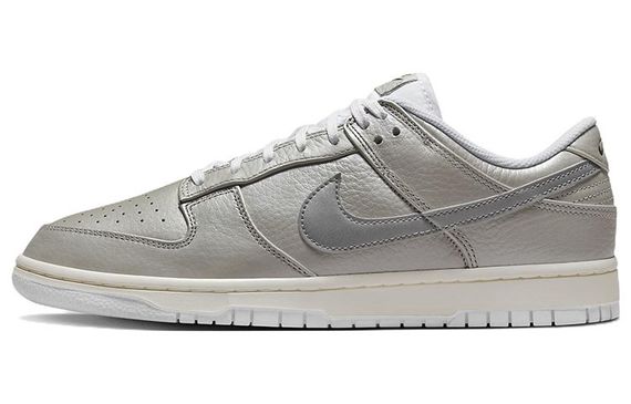 Nike Dunk &quot;Metallic Silver&quot;