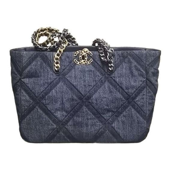 CHANEL 19 Tote