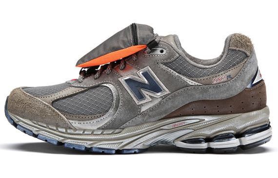 New Balance NB 2002R Pouch