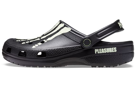 PLEASURES x Crocs
