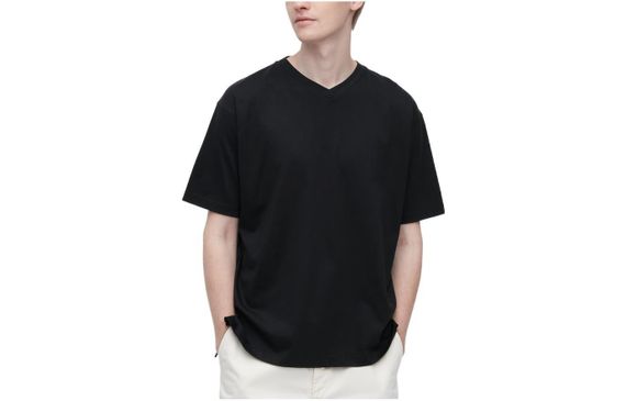 UNIQLO SS23 V T