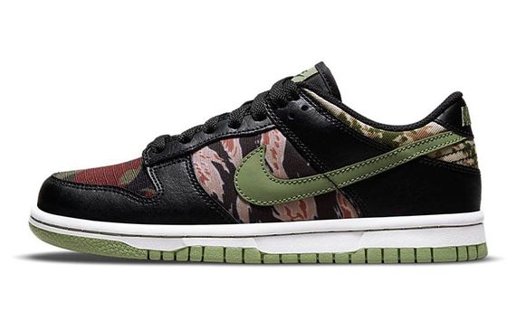 Nike Dunk SE &quot;Black Multi-Camo&quot;