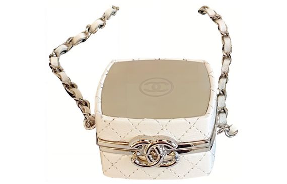 CHANEL /