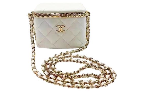 CHANEL 22