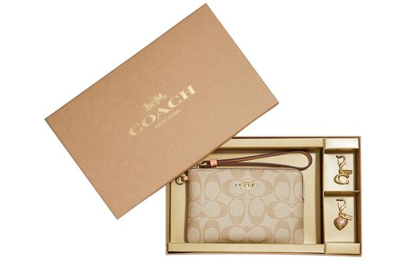 COACH Boxed 16