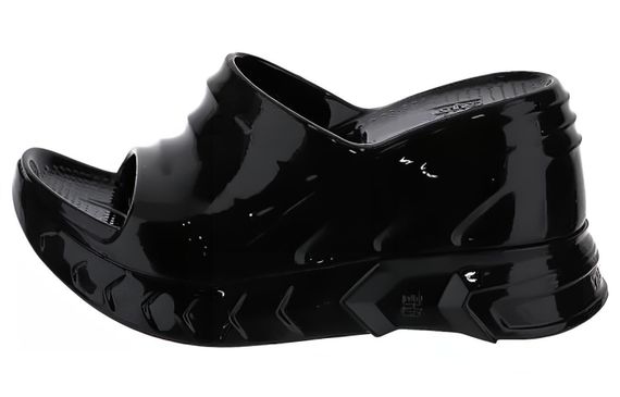 GIVENCHY
