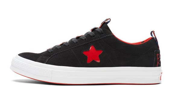 Hello Kitty/ x Converse One Star