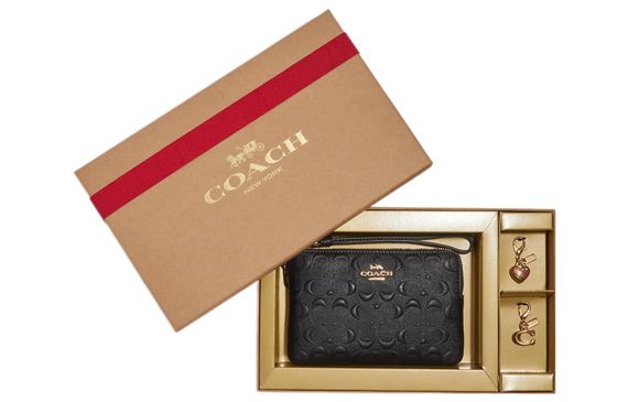 COACH Corner Zip 16 Logo