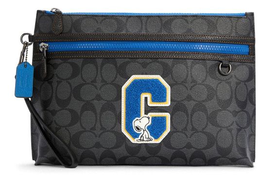 COACH × Peanuts Pouch 30 Snoopy