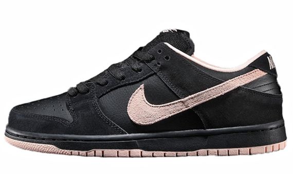 Nike SB Dunk Low Pro &quot;Black Coral&quot;