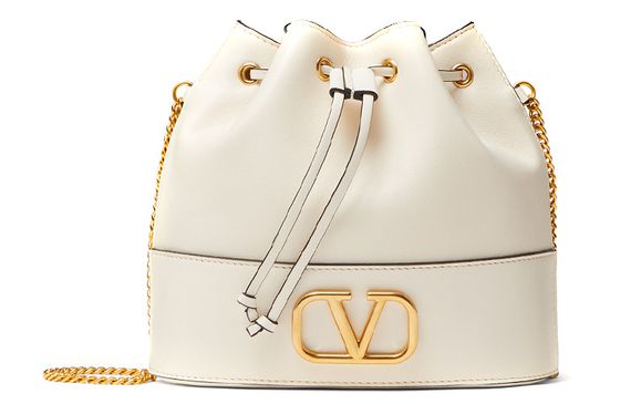 Valentino Vlogo Signature