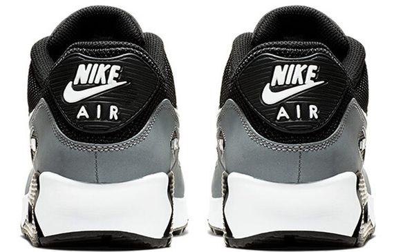 Nike Air Max 90 Essential