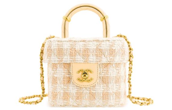 CHANEL /