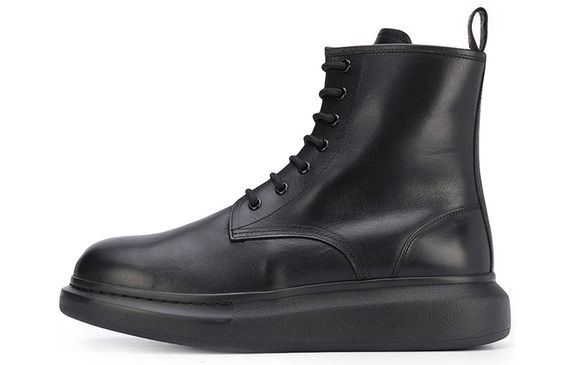 Alexander McQueen ·