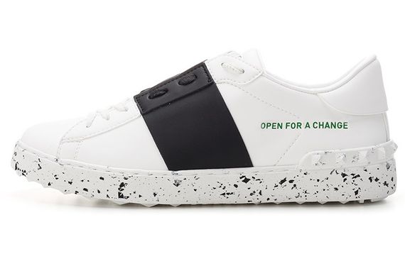Valentino Open for a Change