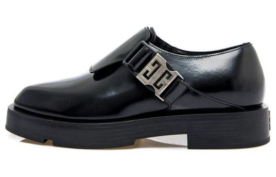 GIVENCHY