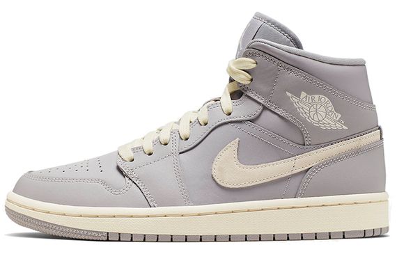 Jordan Air Jordan 1 Mid &quot;Light Bone&quot;