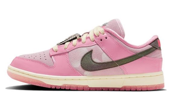 Nike Dunk LX &quot;Hot Punch and Pink Foam&quot; barbie