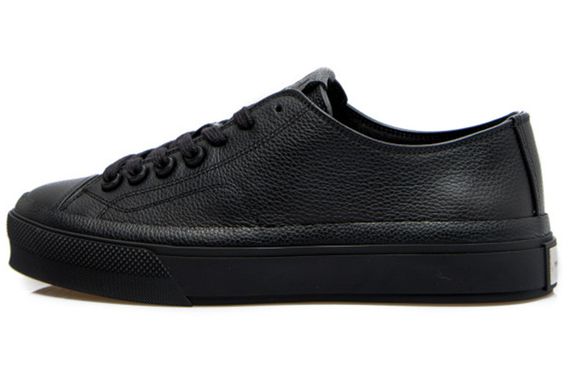 GIVENCHY