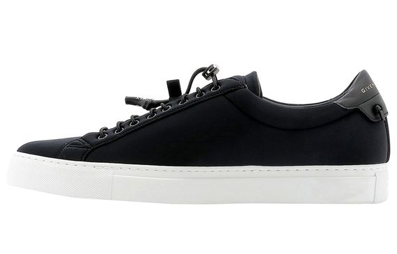 GIVENCHY