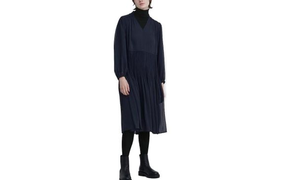 UNIQLO/ x Clare Waight Keller FW23 V
